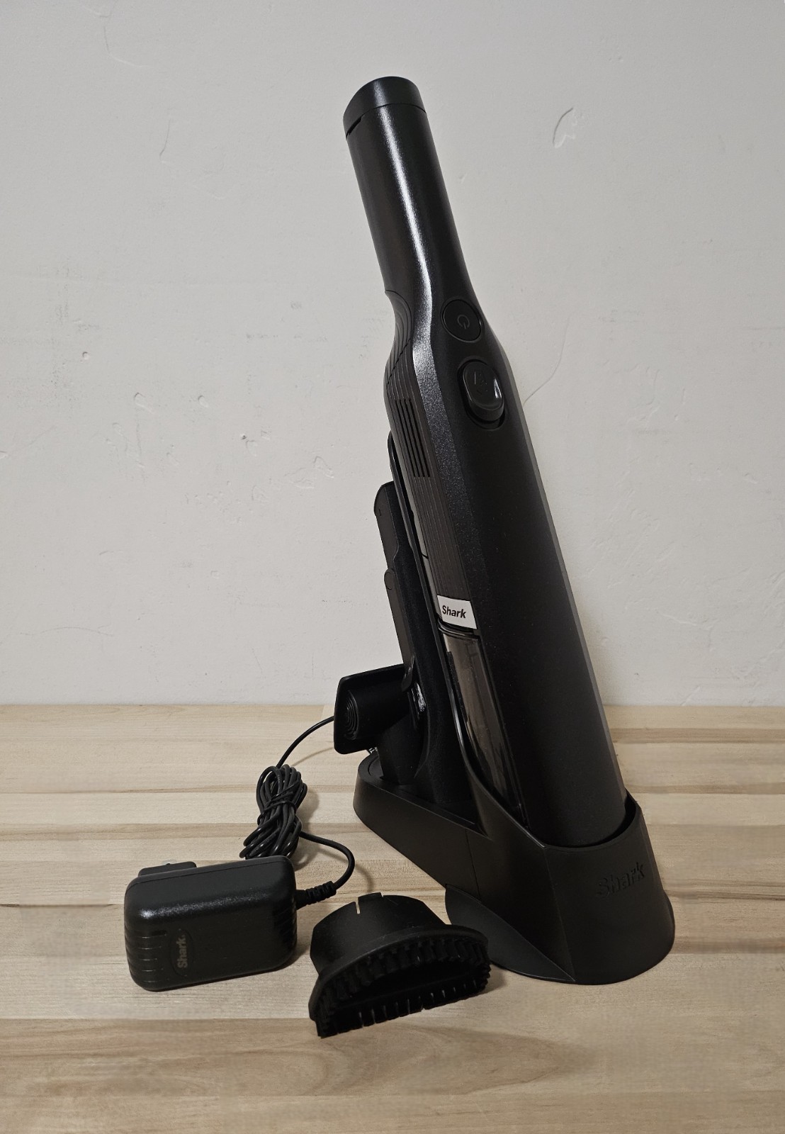 Shark WANDVAC – Lightweight Cordless Handheld Vacuum w/ Brush WV201 – Black