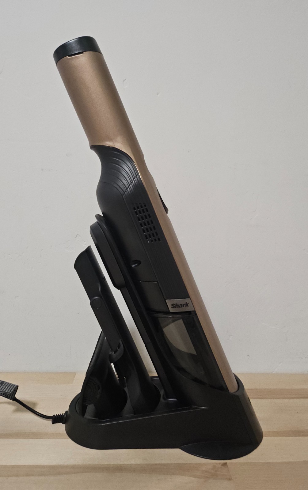 Shark WANDVAC – Lightweight Cordless Handheld Vacuum w/ Brush WV201 – Bronze