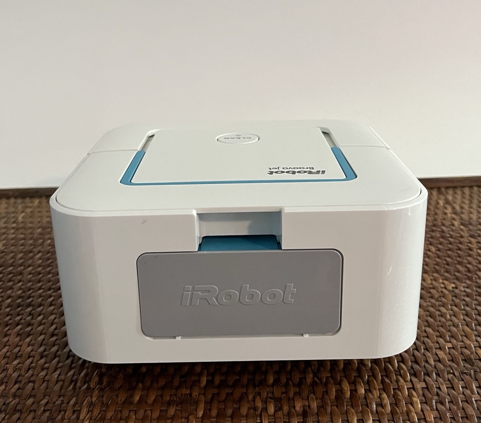 iRobot Braava Jet 240 Robot Mop App Control Precision Spray