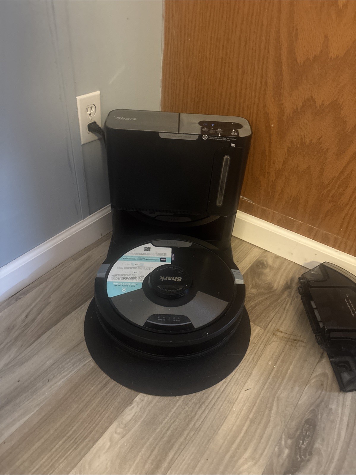 Shark Matrix Plus 2 In 1 Robot Vacuum & Mop Tested Works perfectly