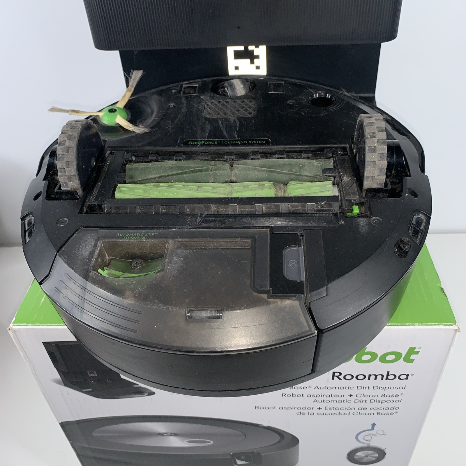 iRobot Roomba J7+ J755020 Self-Emptying Vacuum Auto Dirt Disposal FOR PARTS/FIX