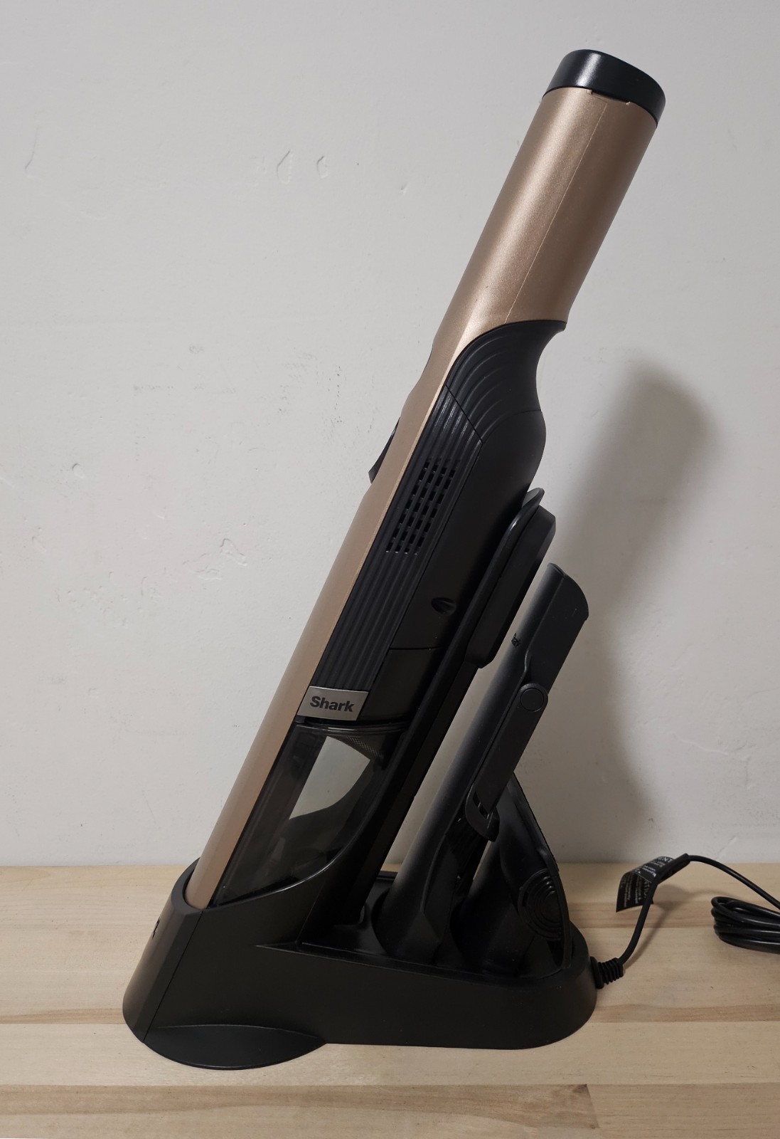 Shark WANDVAC – Lightweight Cordless Handheld Vacuum w/ Brush WV201 – Bronze