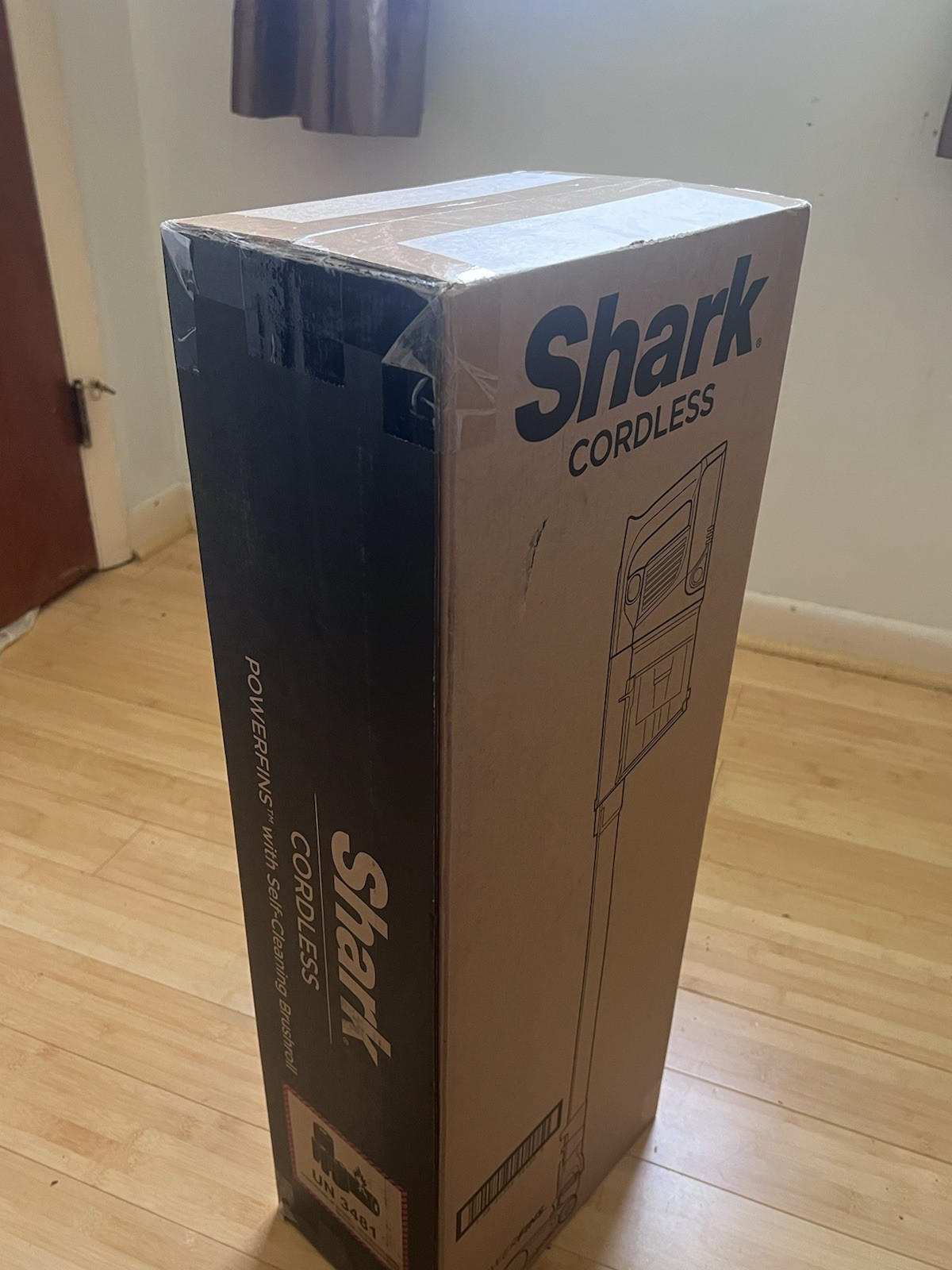 Shark PowerFins Cordless Stick Vacuum Bagless 40 Min w/ Crevice Tool, Charger