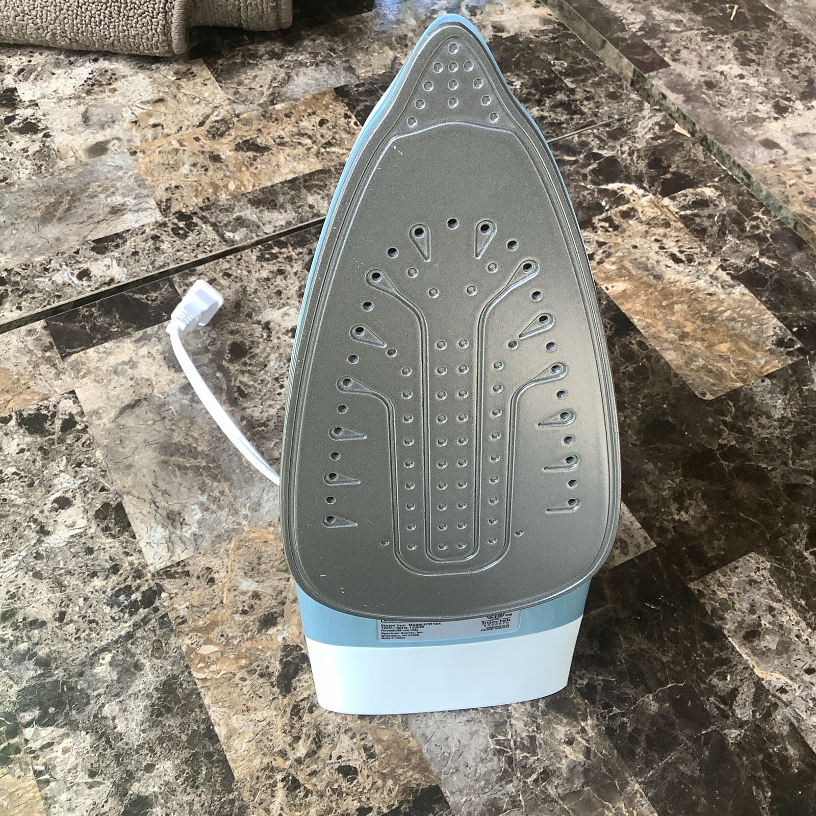 BLACK+DECKER Steam Iron Retractable Cord Gray