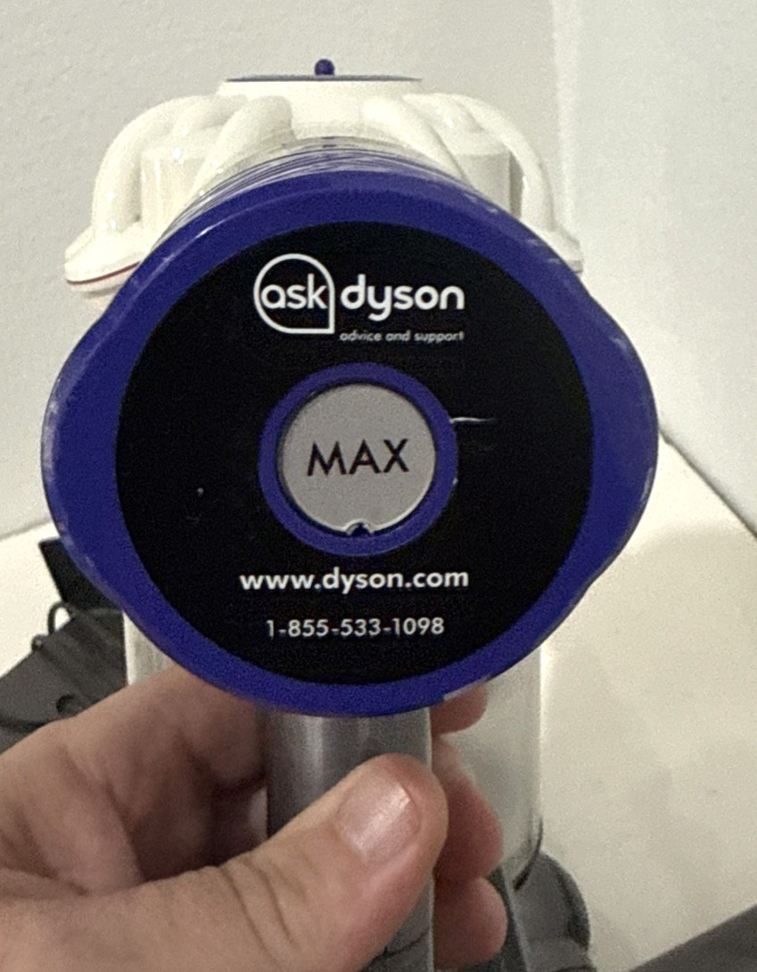 Dyson V8 SV25 Vacuum Cleaner Max Hand Held Bagless Cordless Rechargeable