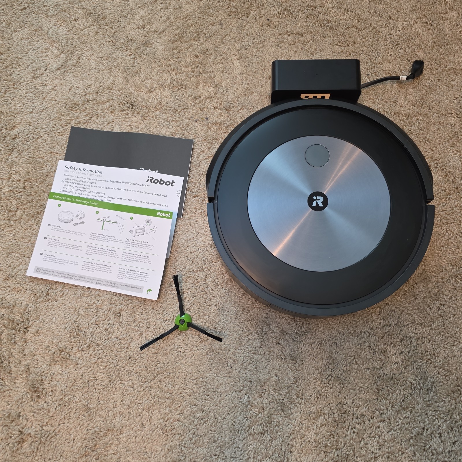iRobot Roomba j7 Wifi Robot Vacuum with Charging Base