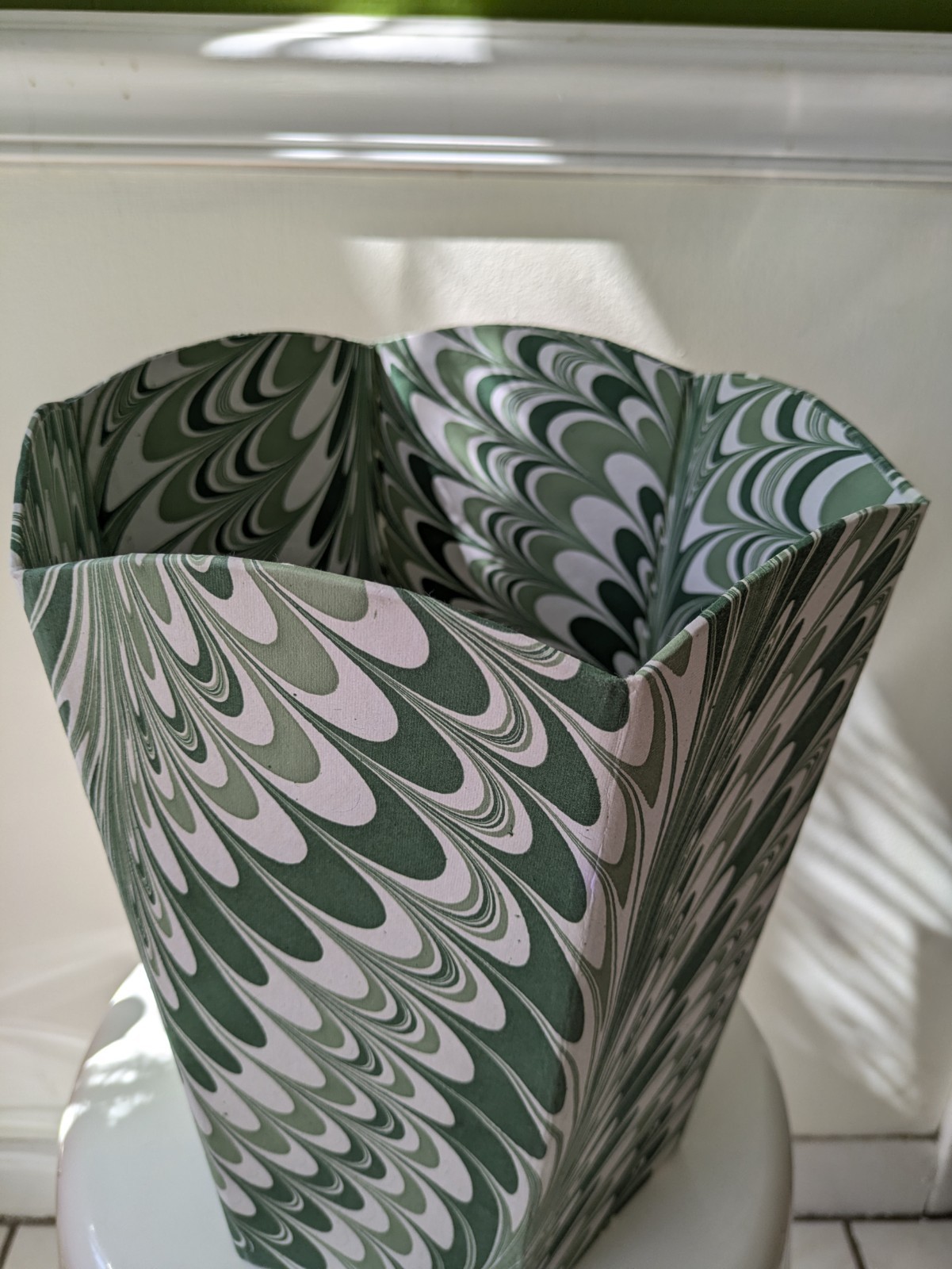 Retro Weezie Marble Green Scalloped Waste Basket Collapsable Trash Bin