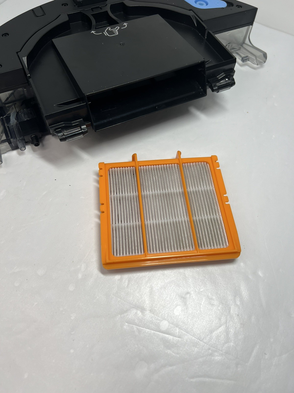 Shark PowerDetect NeverTouch Pro Robot Vac Replacement Dust Bin Only – Used