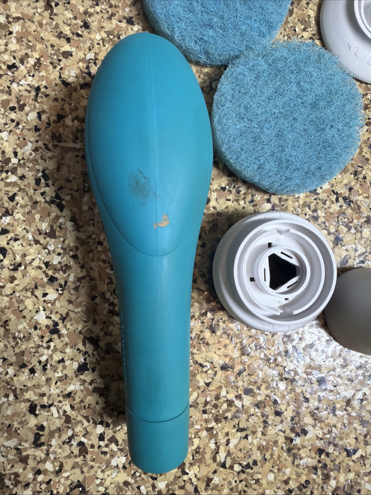 Black & Decker Scumbuster w/ Attachments – NO BATTERY (F1)