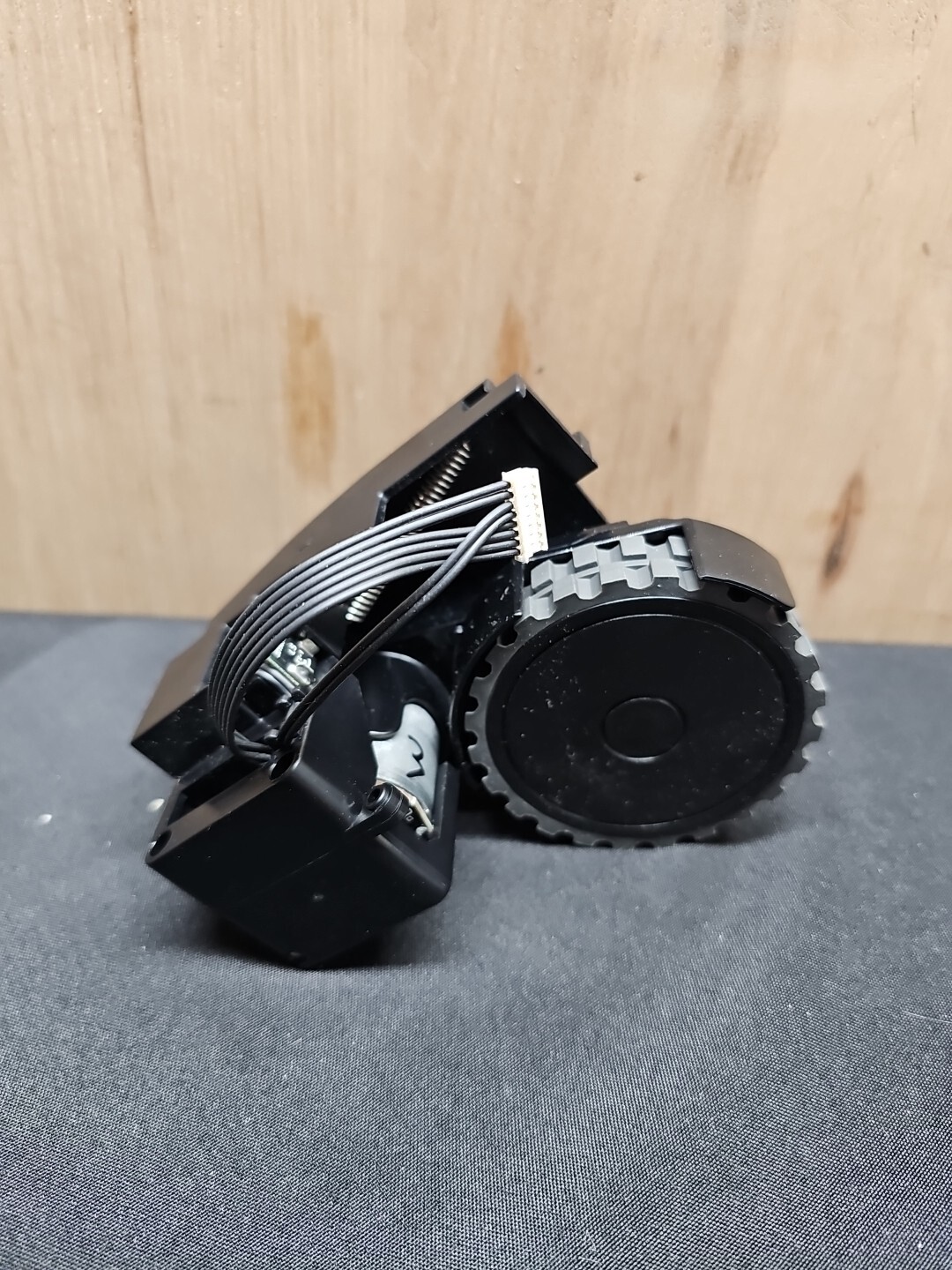 Replacement For Rodmi Eve Plus and Viomi S9 Vacuum Black Left Wheel