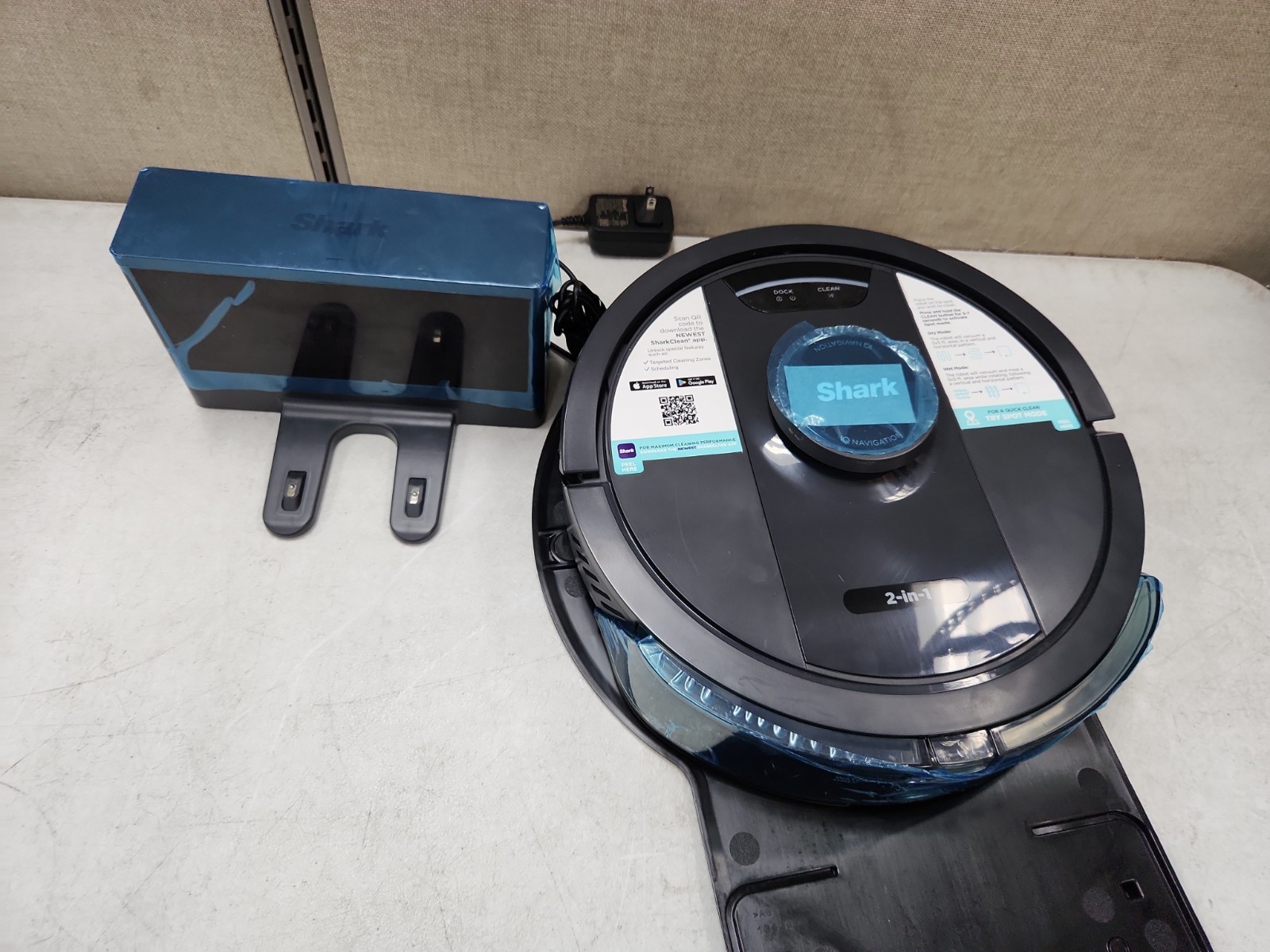 Shark Matrix Plus 2-in-1 Robot Vacuum Mop RV2402WD