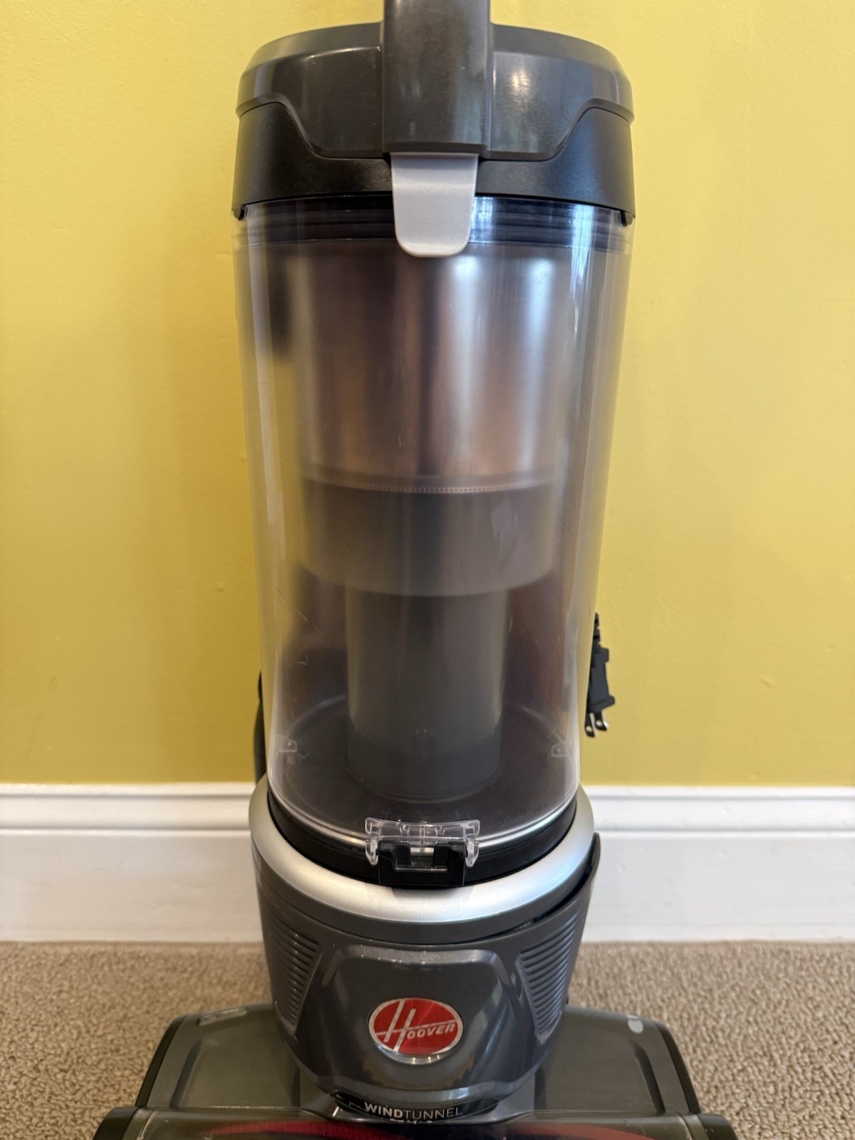 Hoover WIndtunnel Tangle Free Vacuum Cleaner W/Attachment ~ Model UH77100V