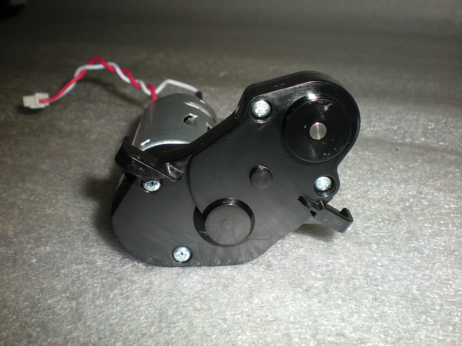 Genuine OEM iRobot Roomba 105 Vac Robot Vacuum Cleaning Head Roller Brush Motor