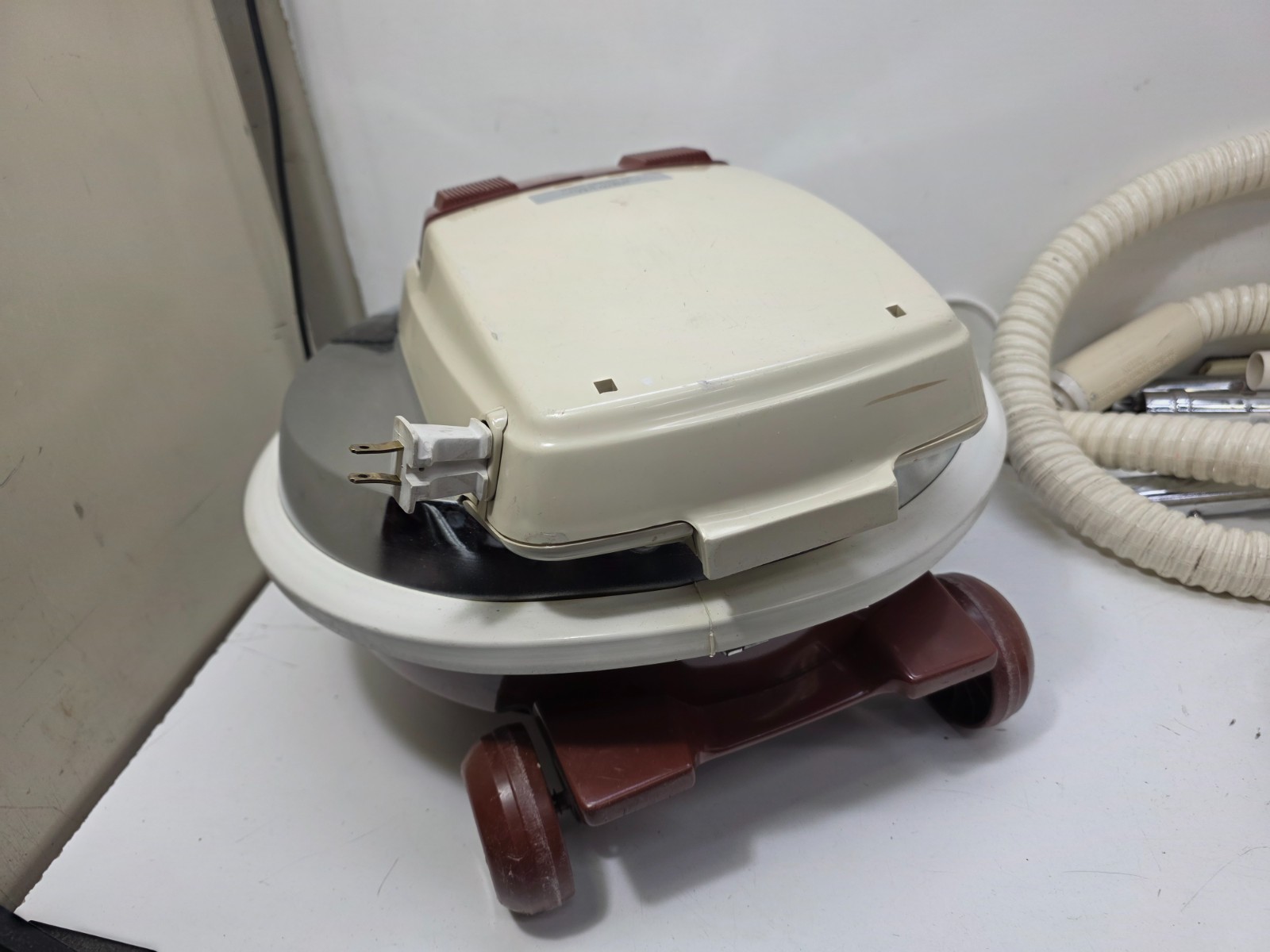 Hoover Celebrity QS Quiet Series Vacuum Flying Saucer Quadraflex Powermatic