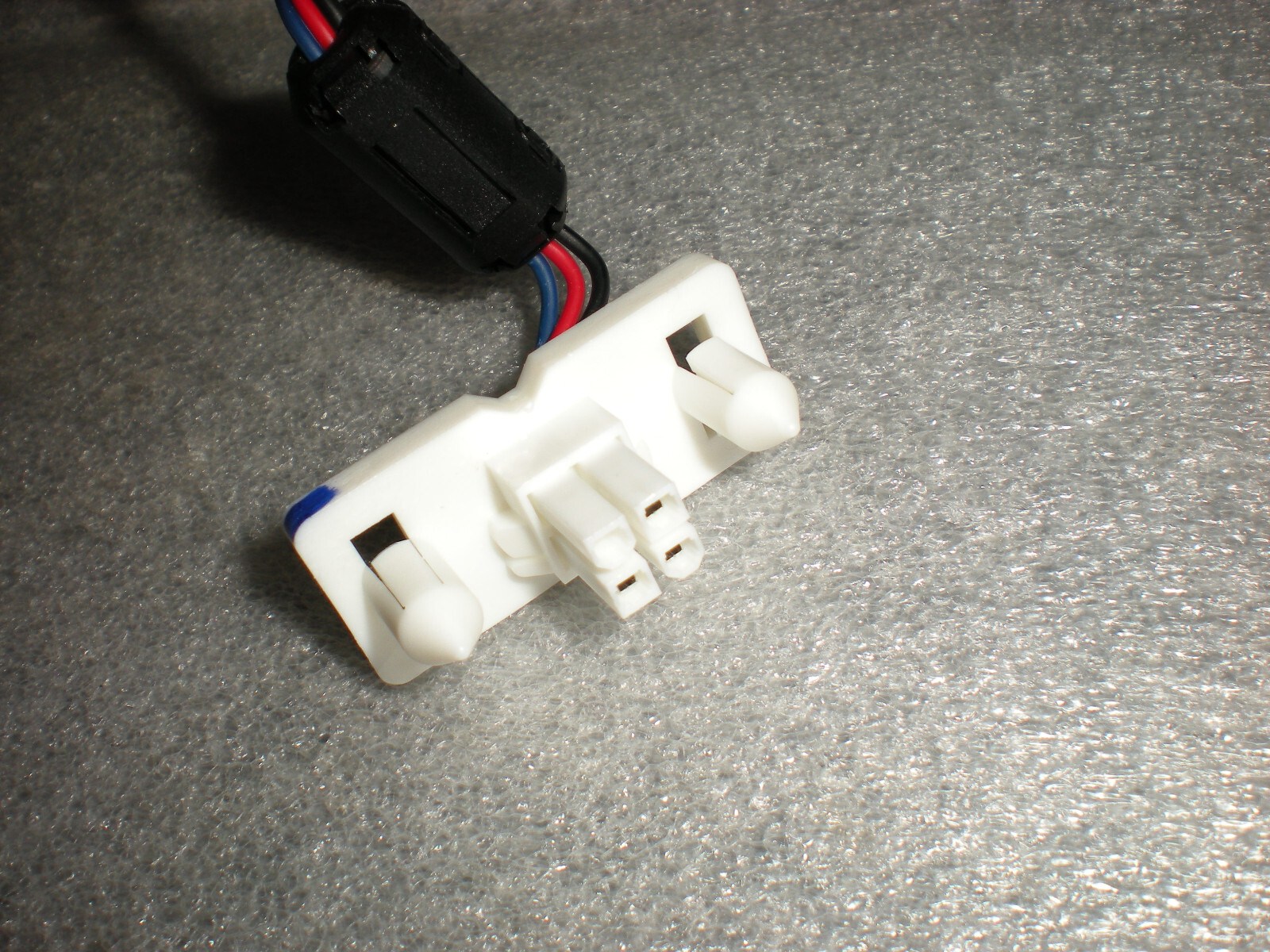 OEM Shark WD261 HydroVac MessMaster Cordless Vacuum Handle Plug Port Connector