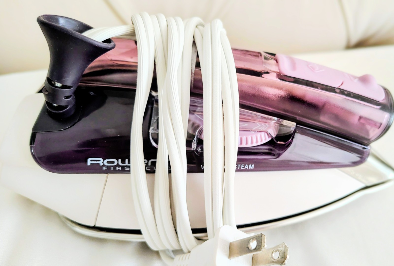 Rowenta First Class Compact Mini Travel Iron 120V-240V Dry-Steam W/ Travel Bag