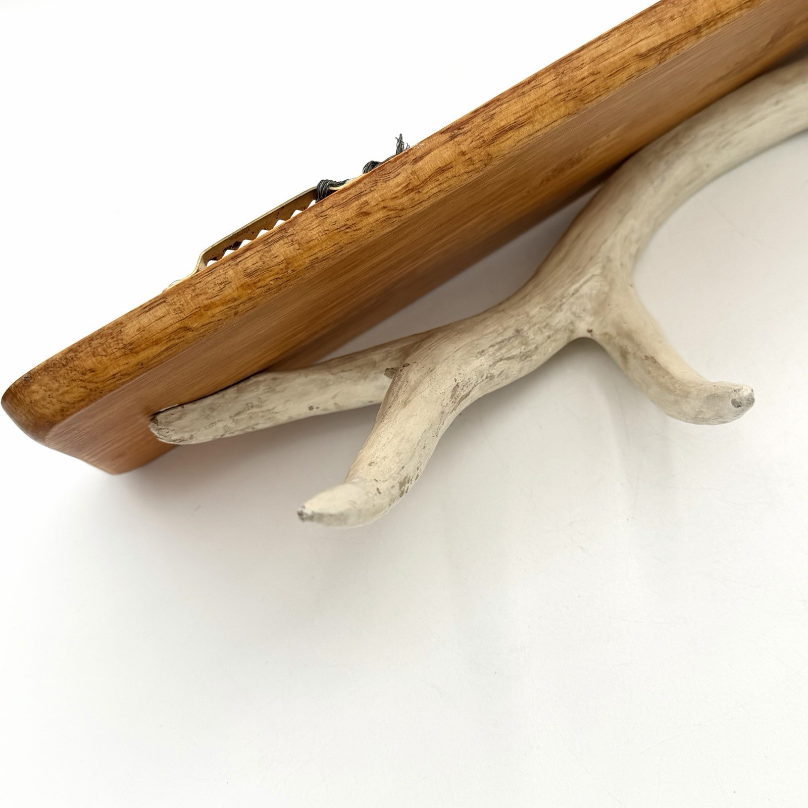 Rustic White Tail Deer Antler Wall Mounted Coat Hat Rack On Wood 17.5 X 4 Inch