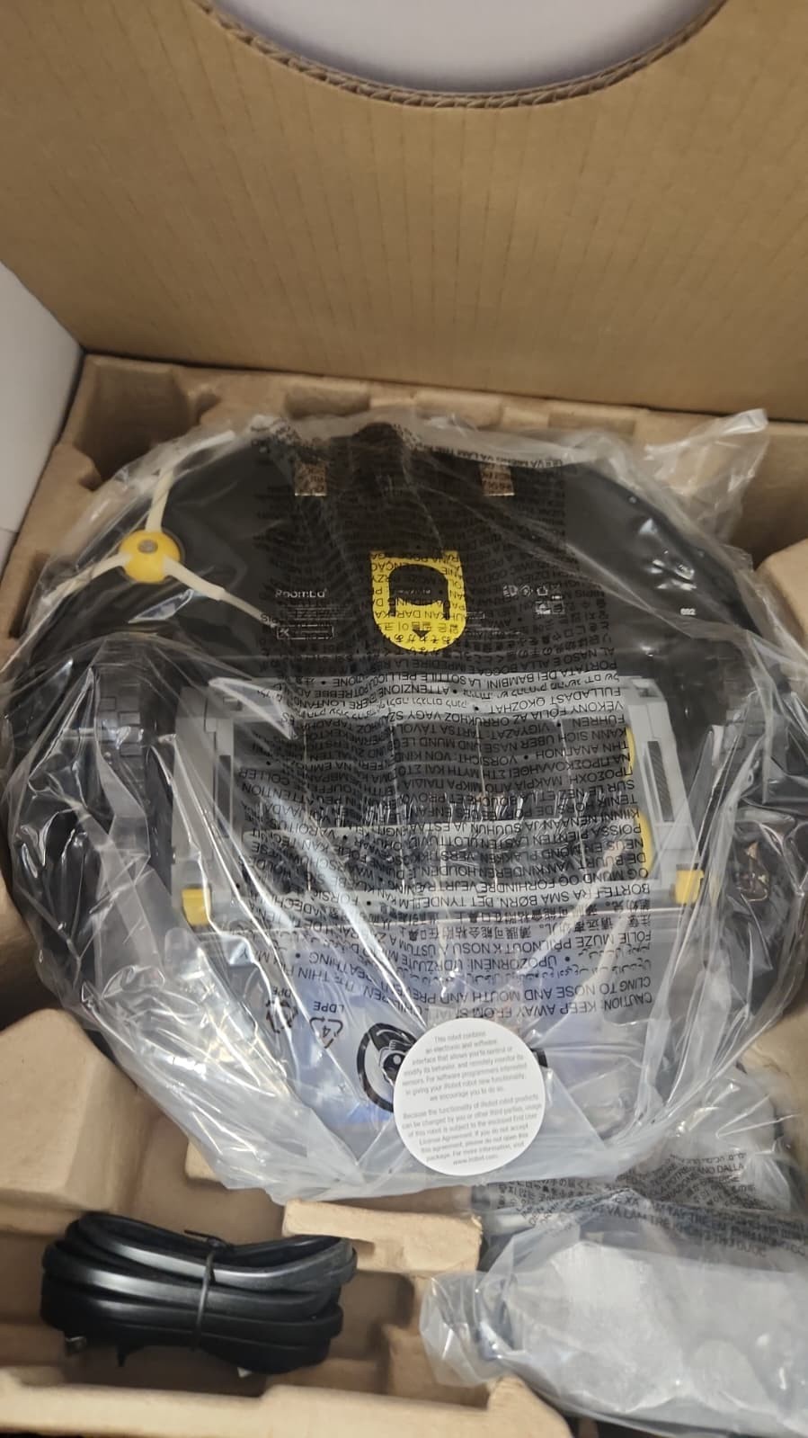 iRobot Roomba 692 Wi-Fi Connected Robot Vacuum Open box
