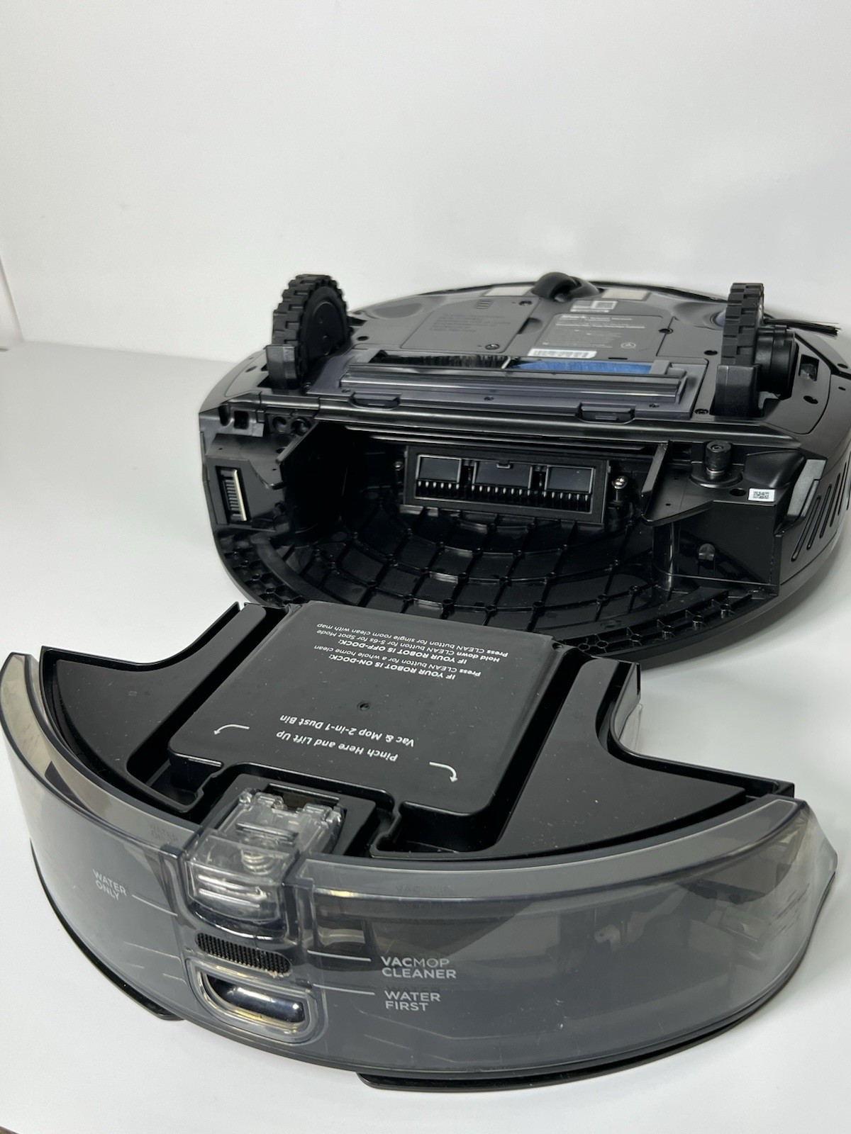 Shark Matrix Plus Robotic Vacuum & Mop AV2610BTUS T3 Self-Empty HEPA Black