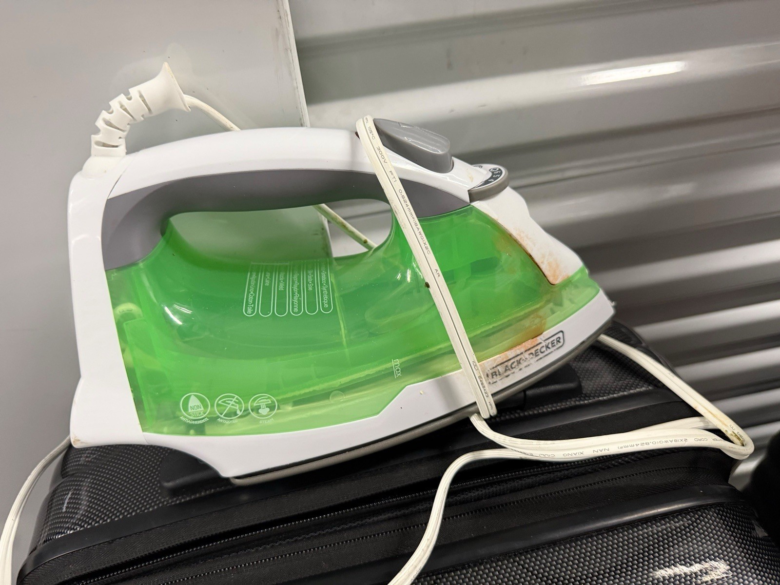 BLACK+DECKER Corded Steam Iron w/ Spray Mist Nonstick, Green White Gray