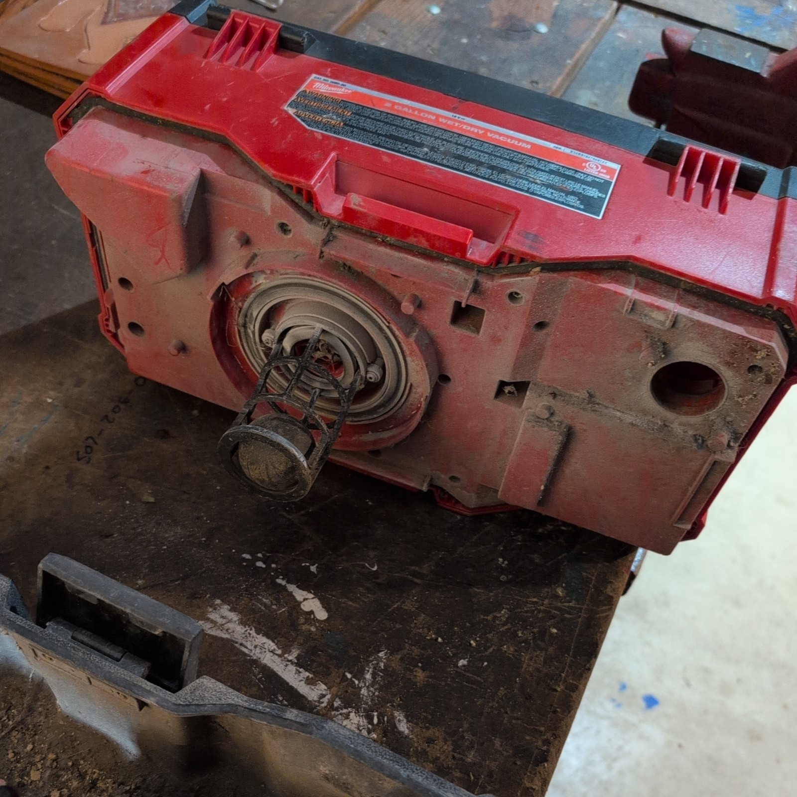 Milwaukee 0880-20 18V Wet/Dry Vacuum Cleaner – No hose, works, very loud.