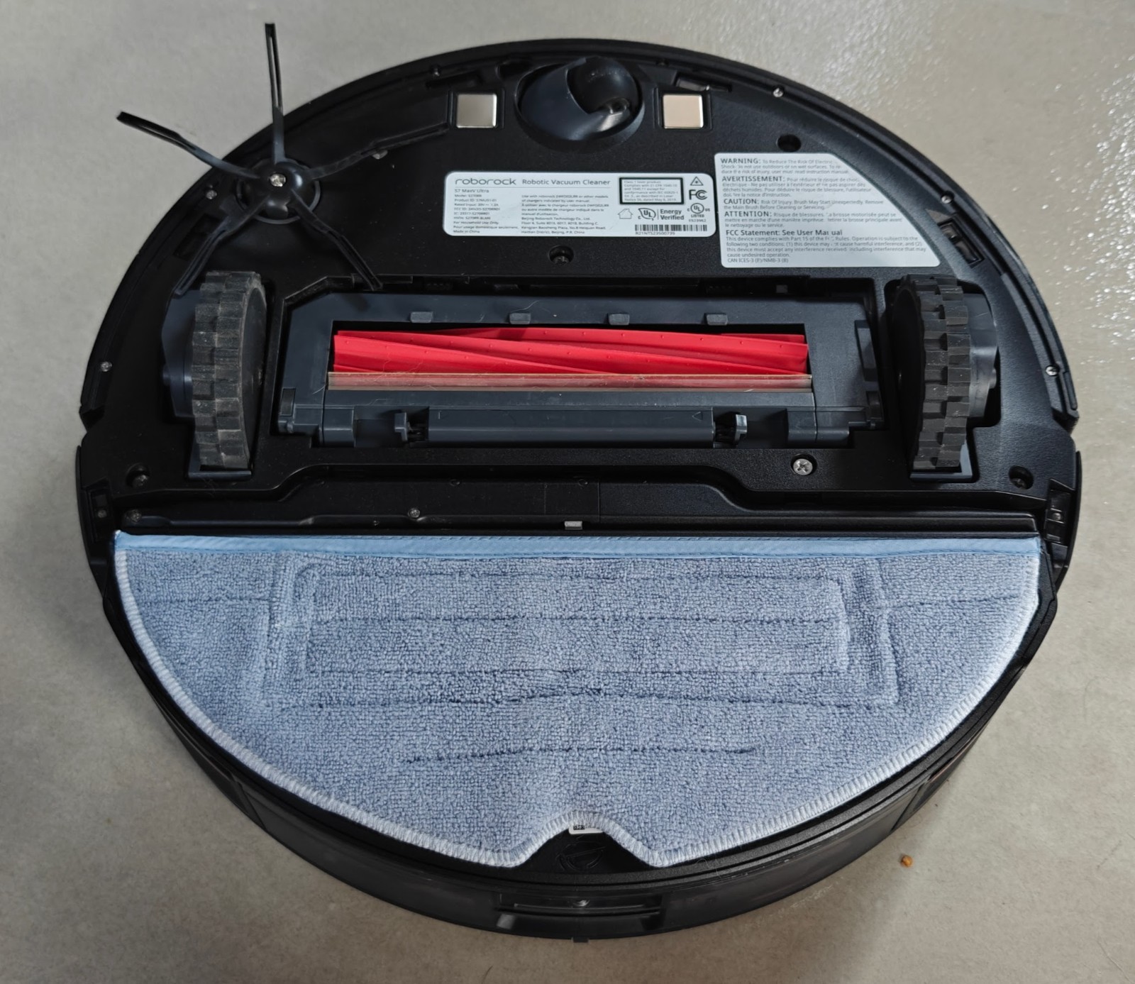 Roborock S7 MaxV Ultra Robot Vacuum and Mop, Dock, Heater, Accessories – Black