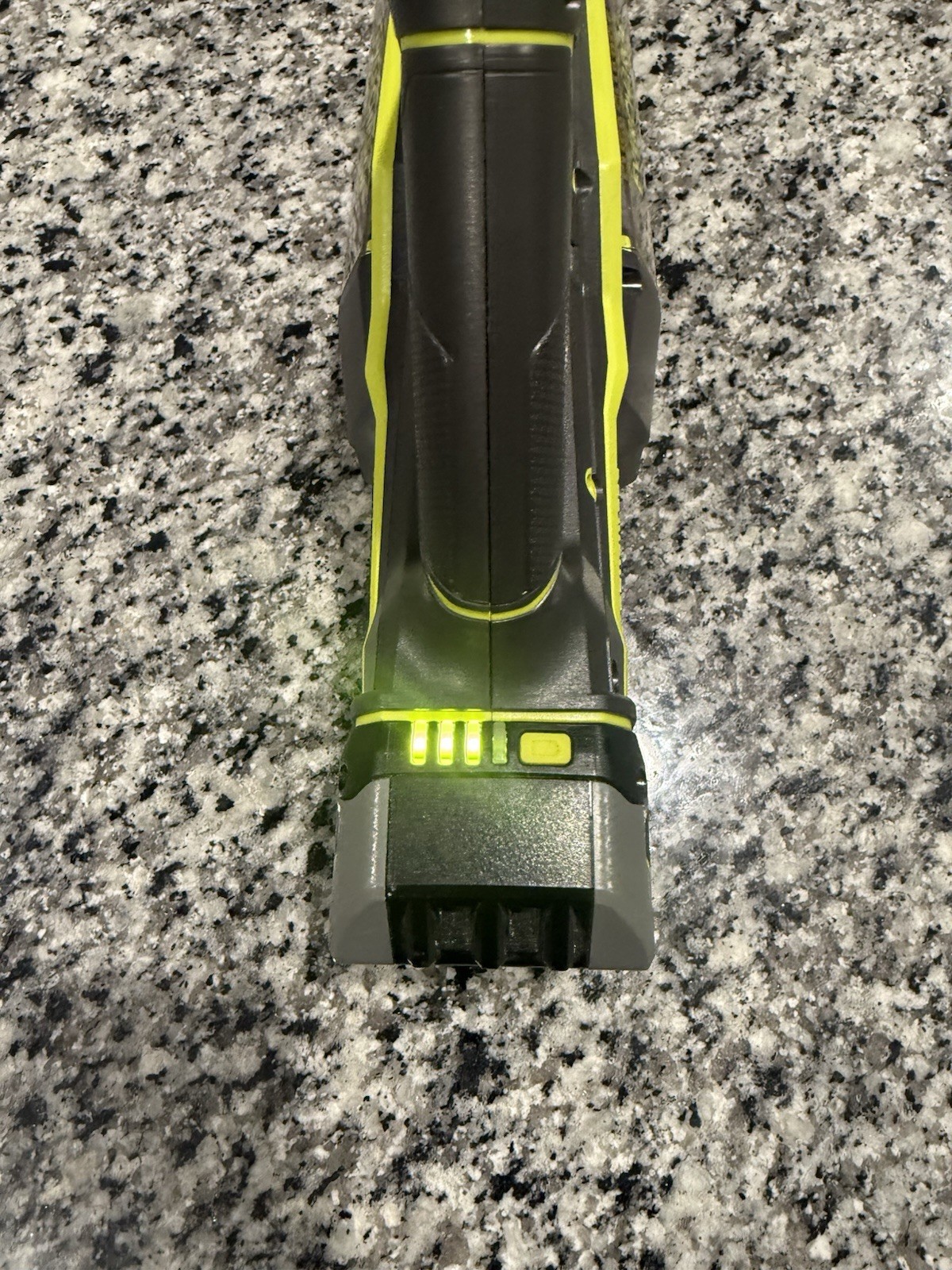 RYOBI ONE+ EVERCHARGE 18V Brushless Cordless Bagless Handheld Vacuum+Battery