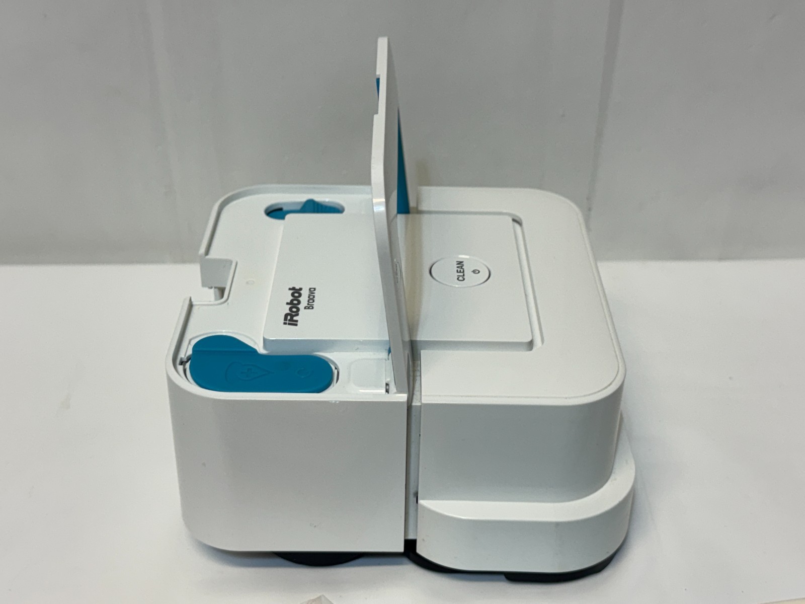 iRobot Braava Jet 240 Mopping Robot, Charger, Battery & Pads (FULLY TESTED)