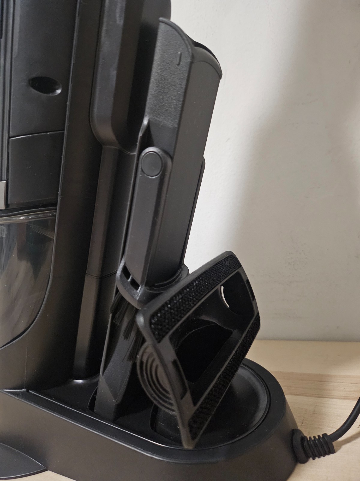Shark WANDVAC – Lightweight Cordless Handheld Vacuum w/ Brush WV201 – Bronze