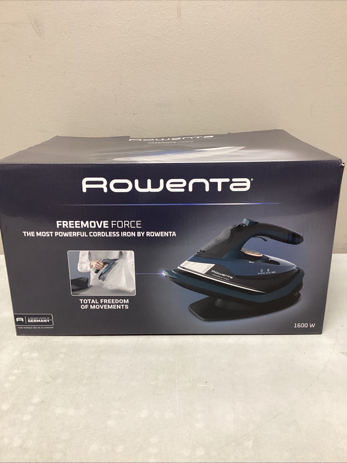 Rowenta Freemove Cordless Iron with Steam 1600 Watts – DE6730 *NEW IN BOX*