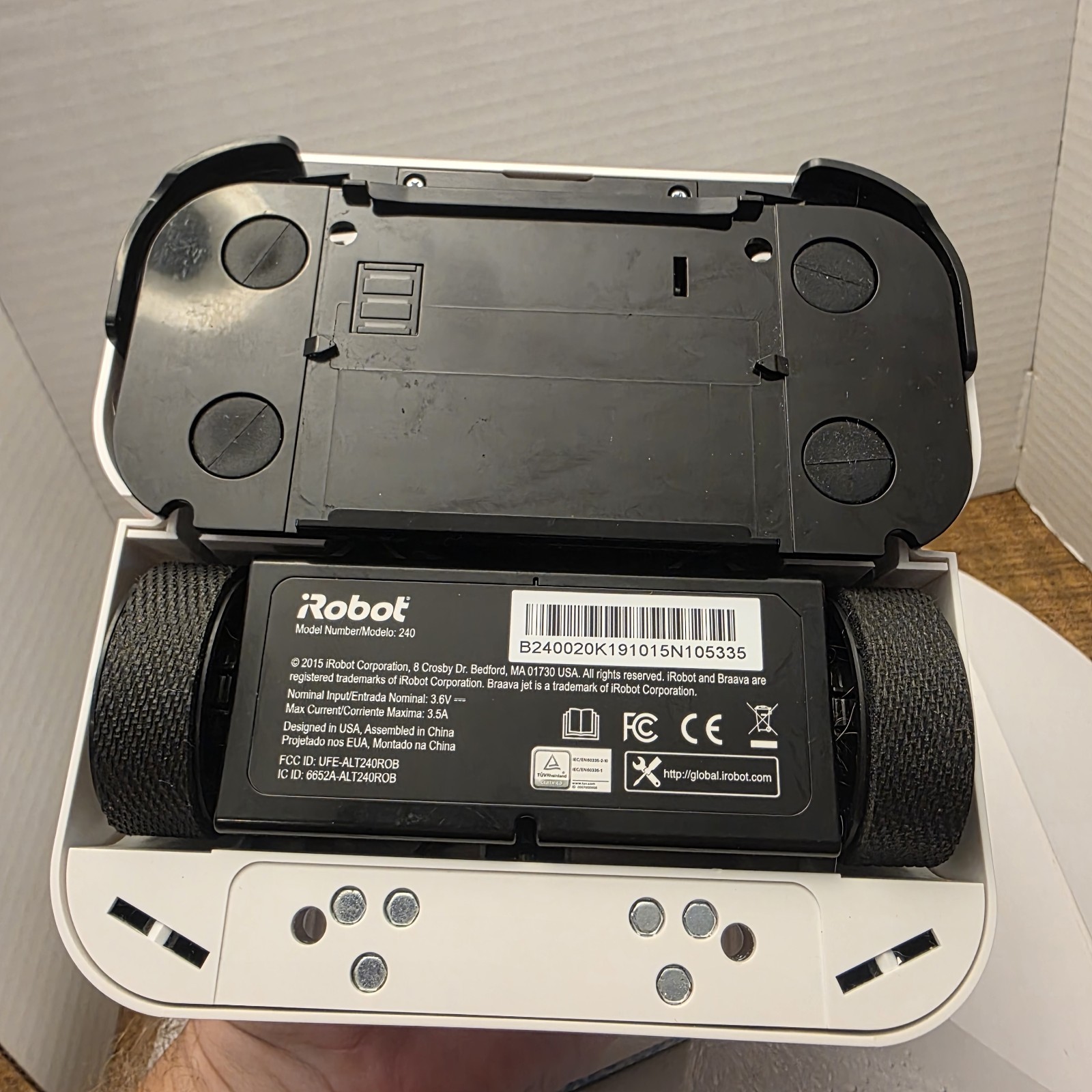iRobot Braava Jet 240 APP CONTROL MOPPING ROBOT EX CONDITION BOX MANUALS PADS