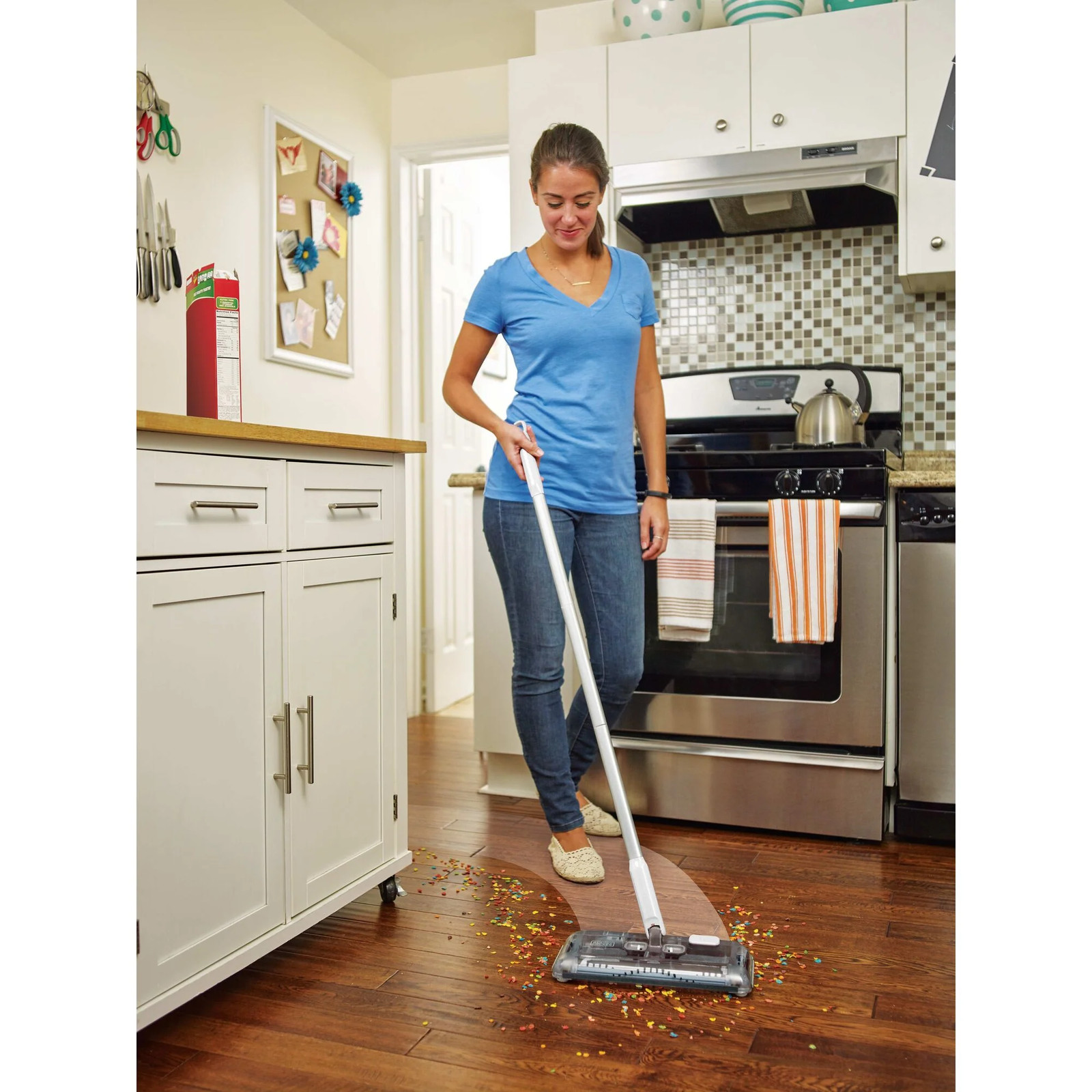 BLACK+DECKER 50 Minute Powered Floor Sweeper – Powder White – HFS115J10
