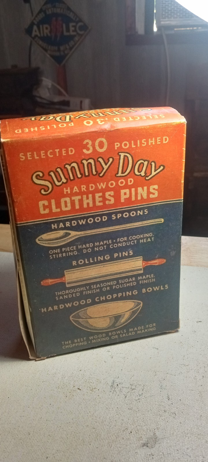 VINTAGE 1940’S-50’S SUNNY DAY 4″ HARDWOOD CLOTHES PINS 30CT. ORIGINAL BOX! L@@K!