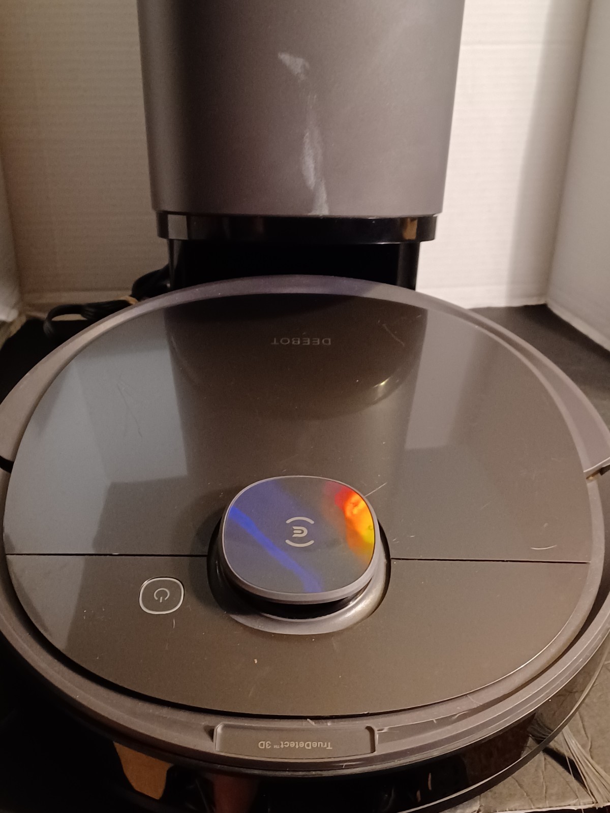 E COVACS DEEBOT OZMO T8 Smart Robot Vacuum In Good Condition