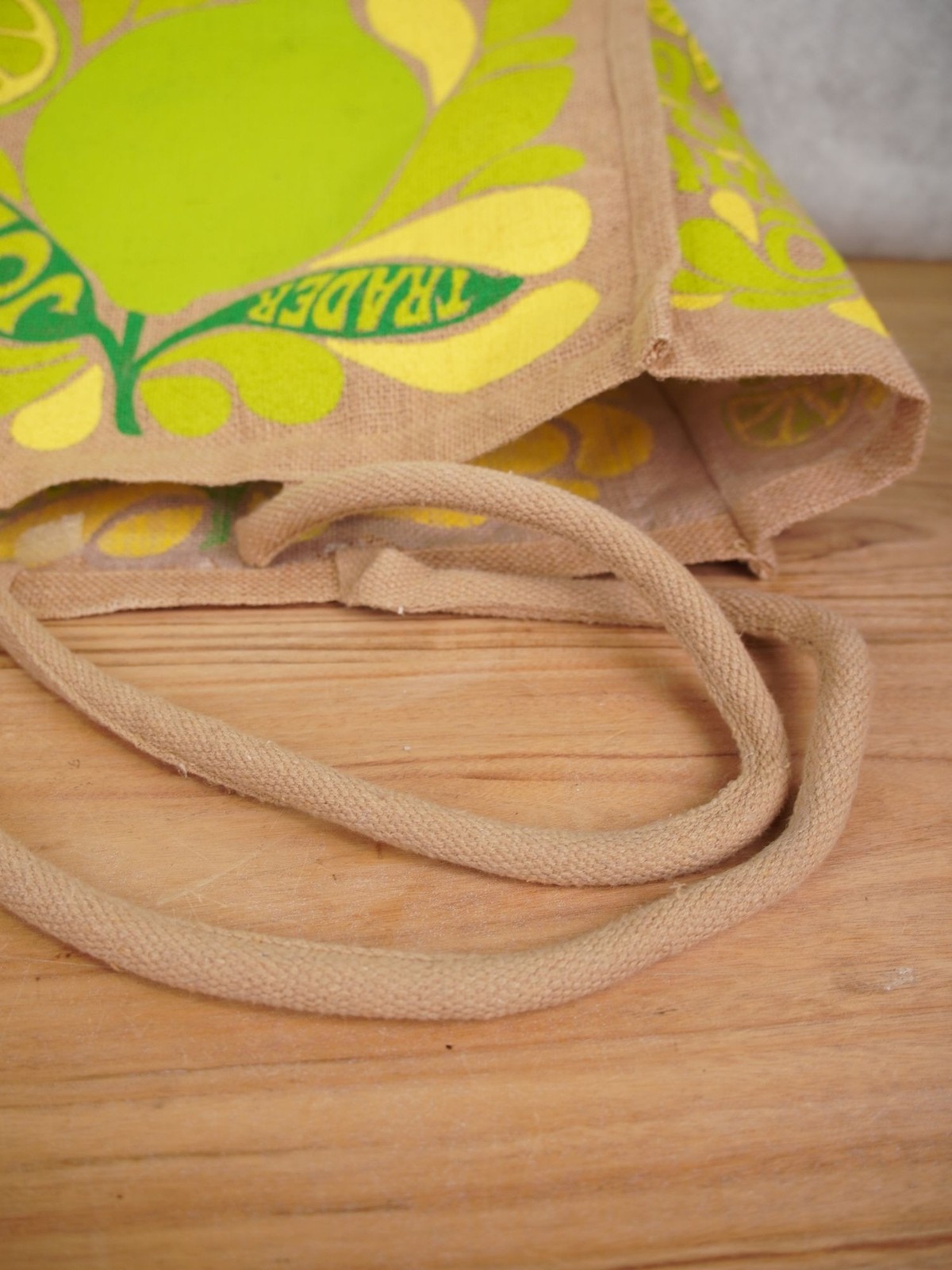 Trader Joes Reusable Jute Tote Bag Lemon & Lime Print Burlap Beach Bag 16″x13″