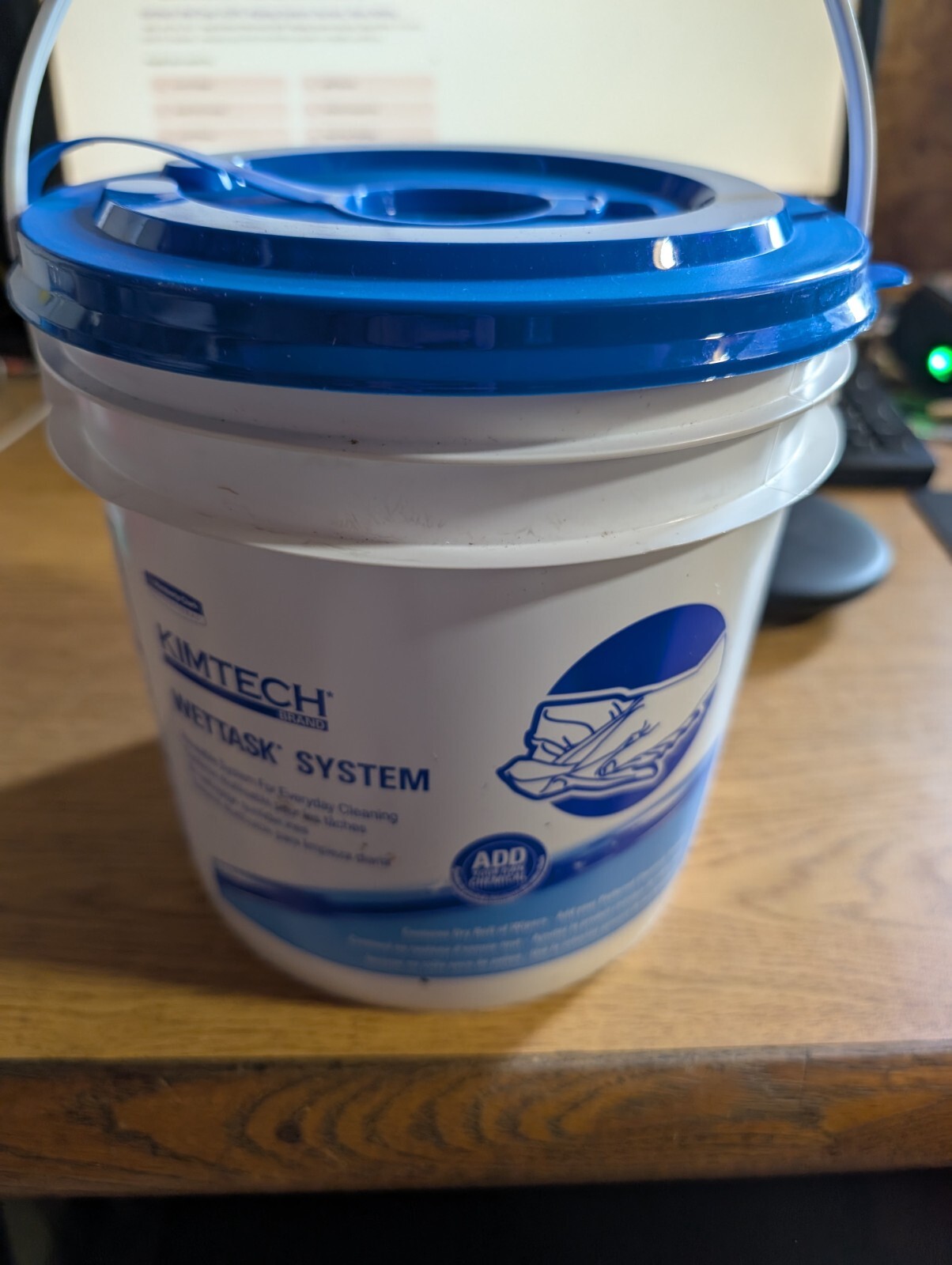 Kimberly-Clark 51677 Wettask Wiper Bucket White Blue 4/Carton