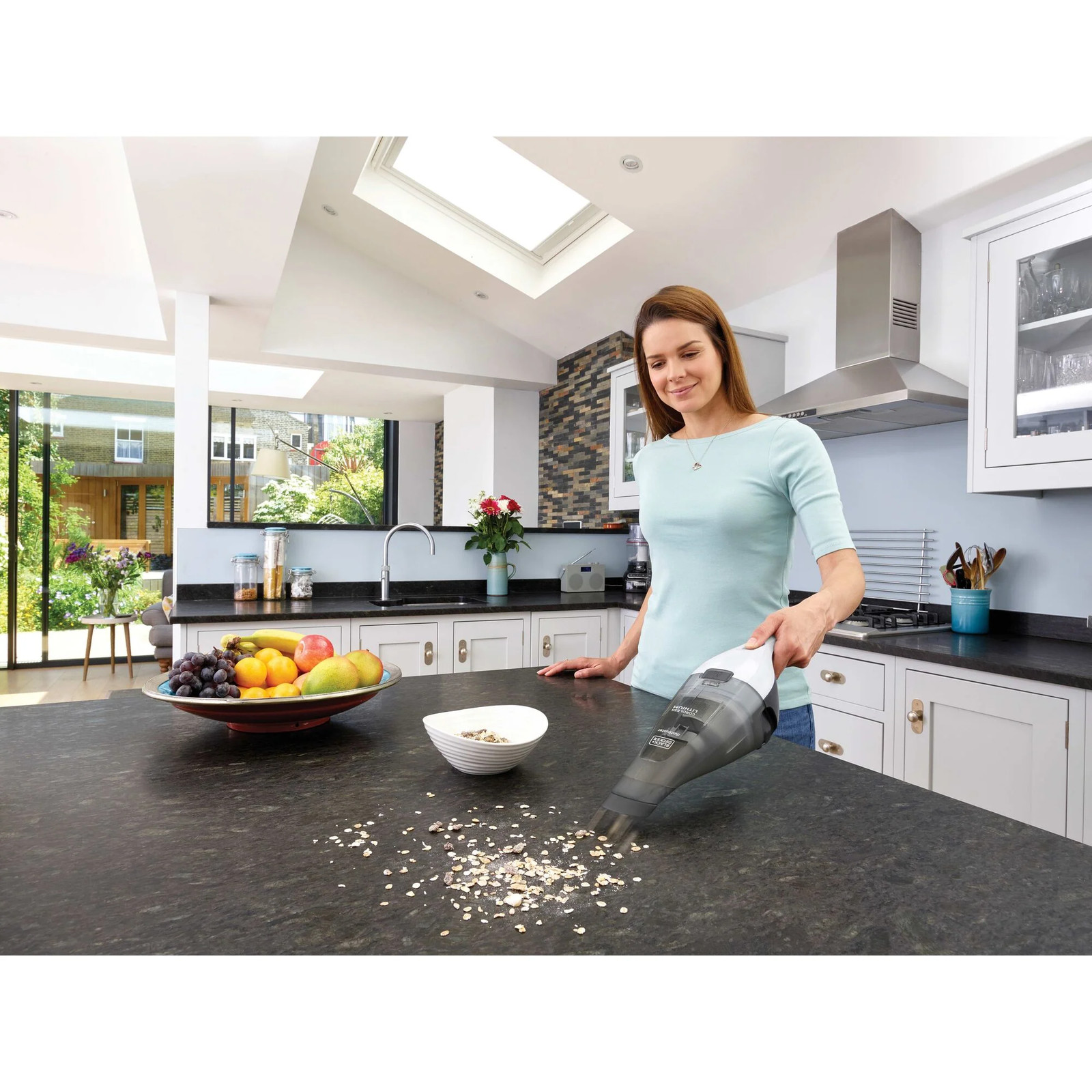 BLACK+DECKER DUSTBUSTER Cordless Lithium-Ion Hand Vacuum – HNVC220BCZ10