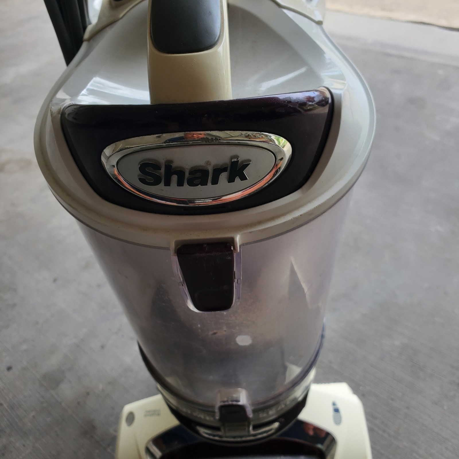Shark Navigator Lift Away Upright Vacuum Cleaner PRICED TO SELL QUICKLY