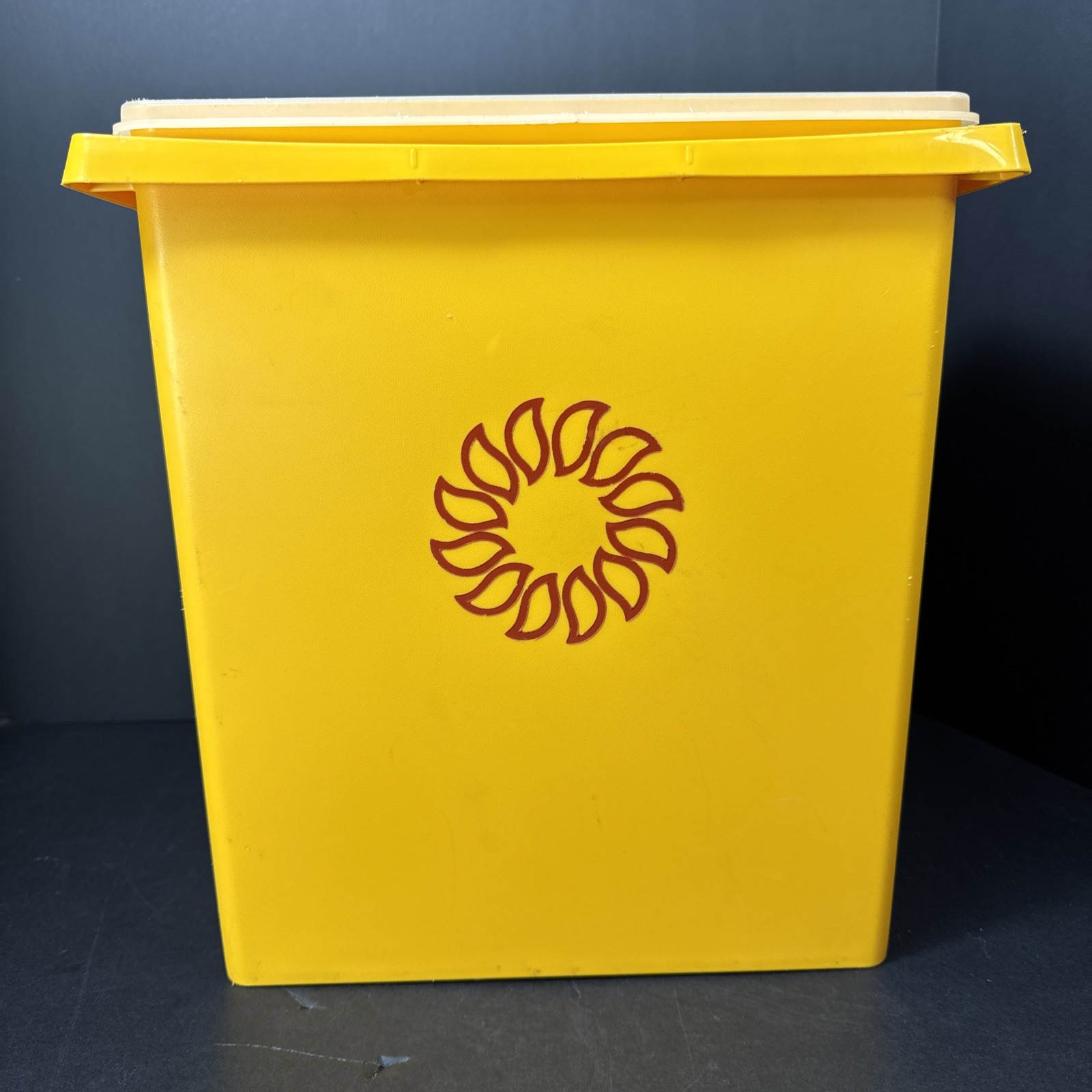 Vintage Tupperware Garbage Trash Can Storage 1430-3 Golden Sun 13″ Tall with Lid