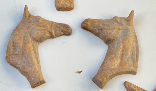 Lot Of 3 Wall Mount Western Farmhouse Barn Decor (2) Cast Iron Horses & (1)Star