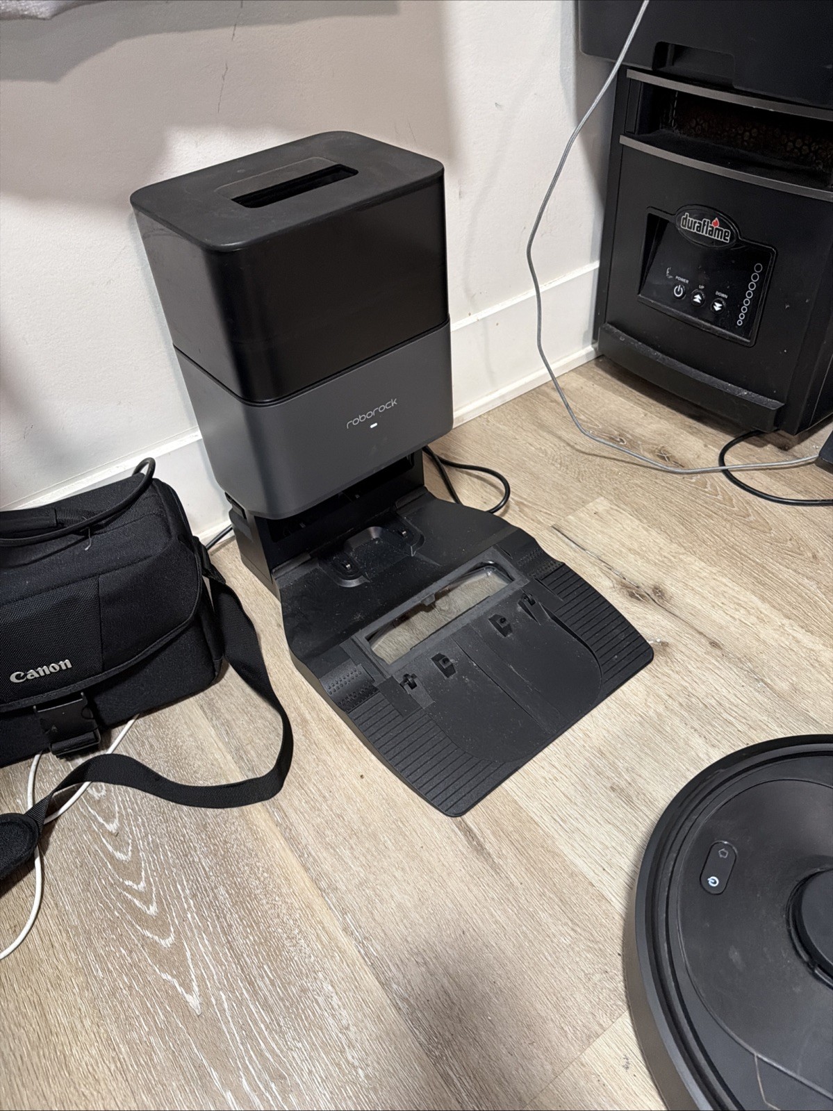 Roborock Q5 Max+ Self-Emptying Robot Vacuum Cleaner And Charger