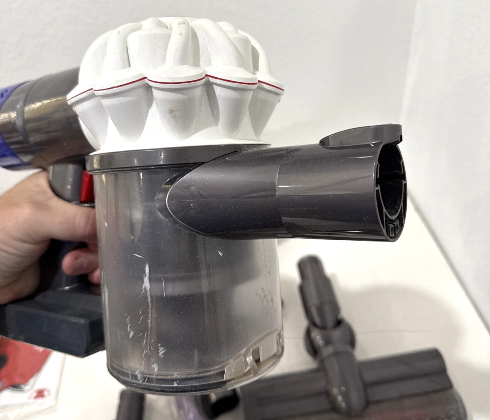 Dyson V8 SV25 Vacuum Cleaner Max Hand Held Bagless Cordless Rechargeable