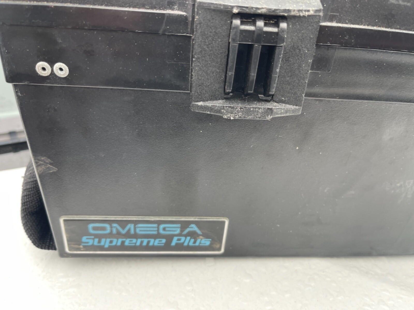 OMEGA SUPREME PLUS HANDHELD PORTABLE SERVICE VACUUM ITEM IS USED WORKS