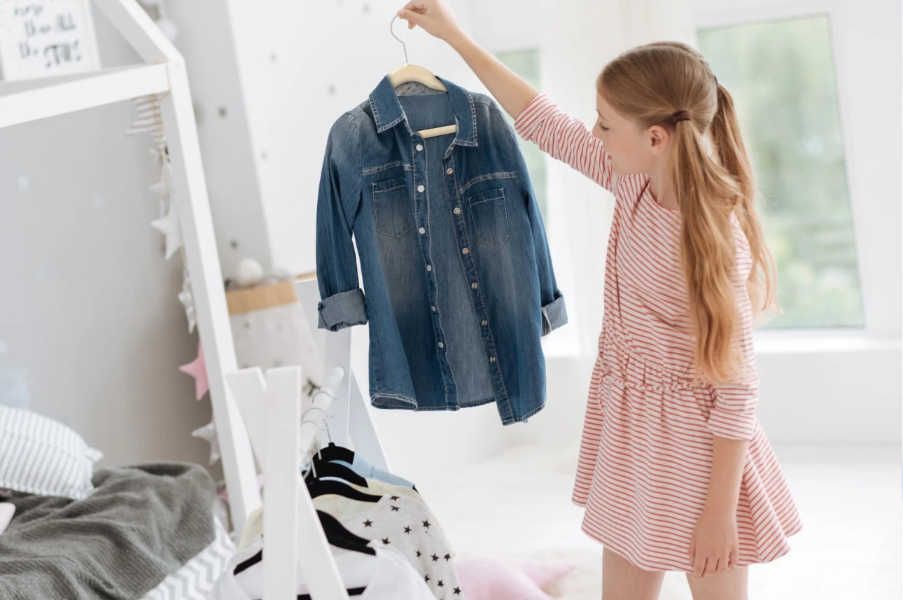 50 Premium Kids Velvet Hangers – 14″ Non-Slip Clothes Hangers for Kids