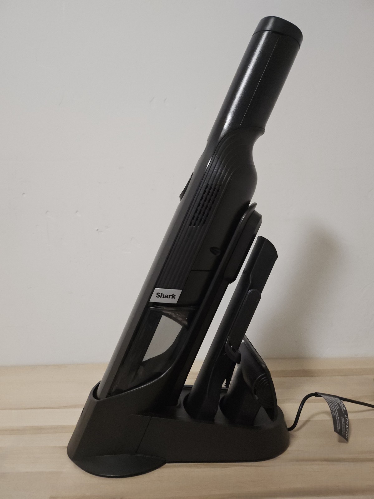 Shark WANDVAC – Lightweight Cordless Handheld Vacuum w/ Brush WV201 – Black