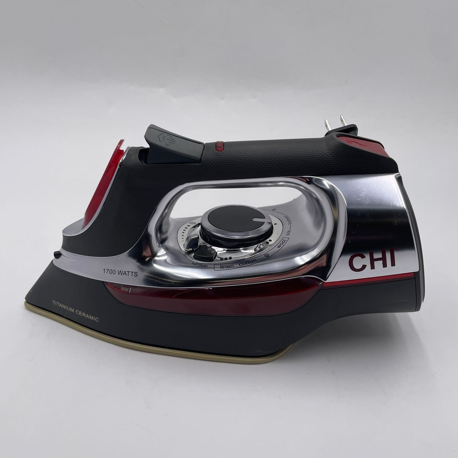 CHI Steam Iron with 8’ Retractable Cord 1700 Watts Auto Shutoff Silver (13106)