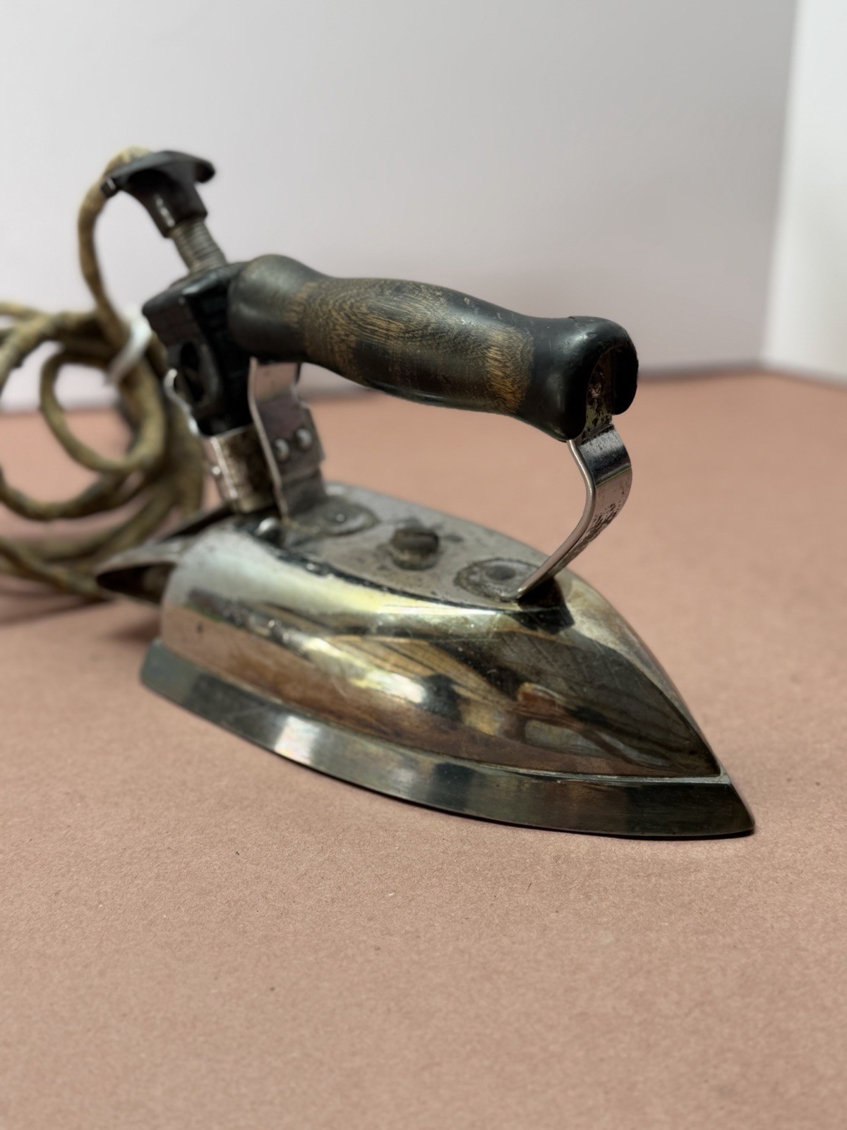 Westinghouse CHC-R Corded Dry Iron 550W 115V Adjustable Silver/Black TESTED!!
