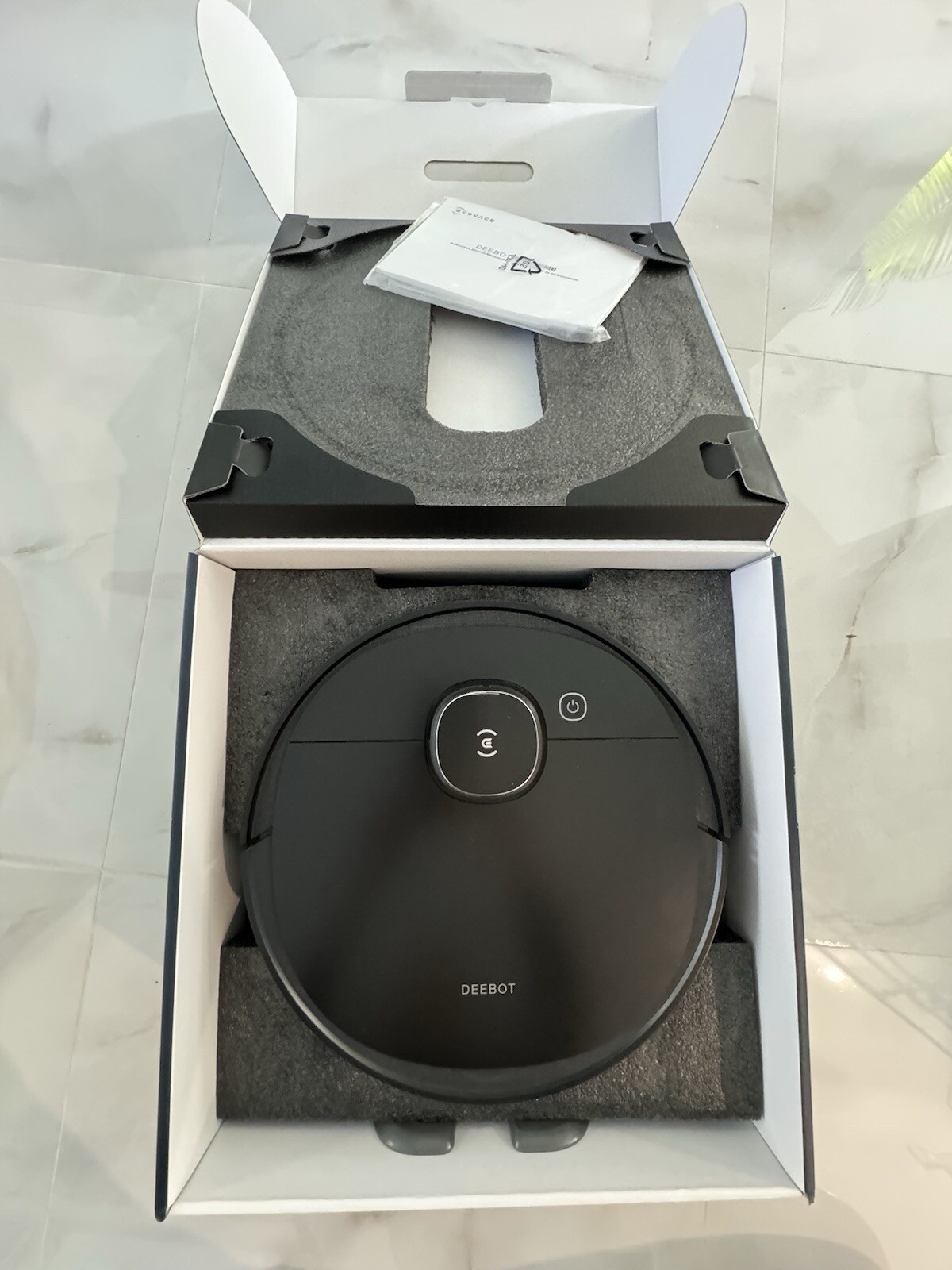 DEEBOT EcoVacs Ozmo 950 Wi-Fi Connected Robot Vacuum / Mop Black Good Condition