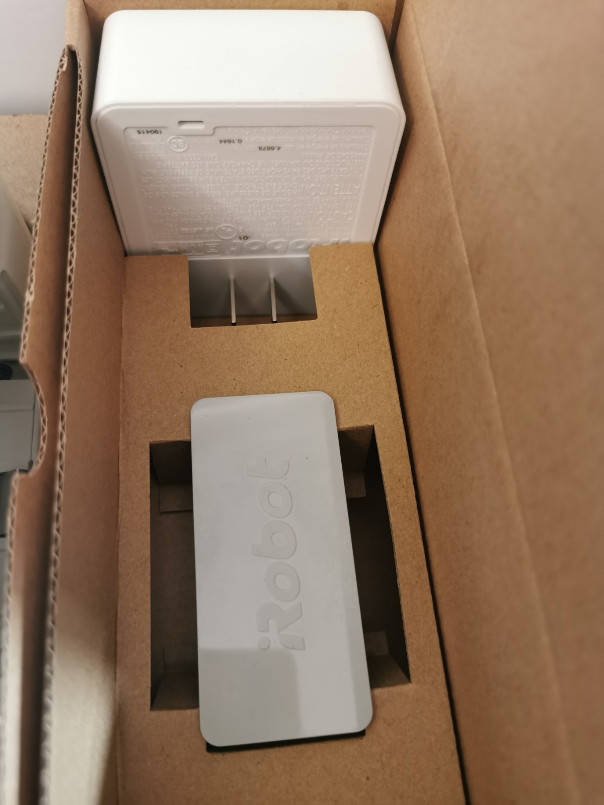 iRobot Braava Jet 240 Mopping Robot | Open Box Unused | Includes 6 Pads Charger