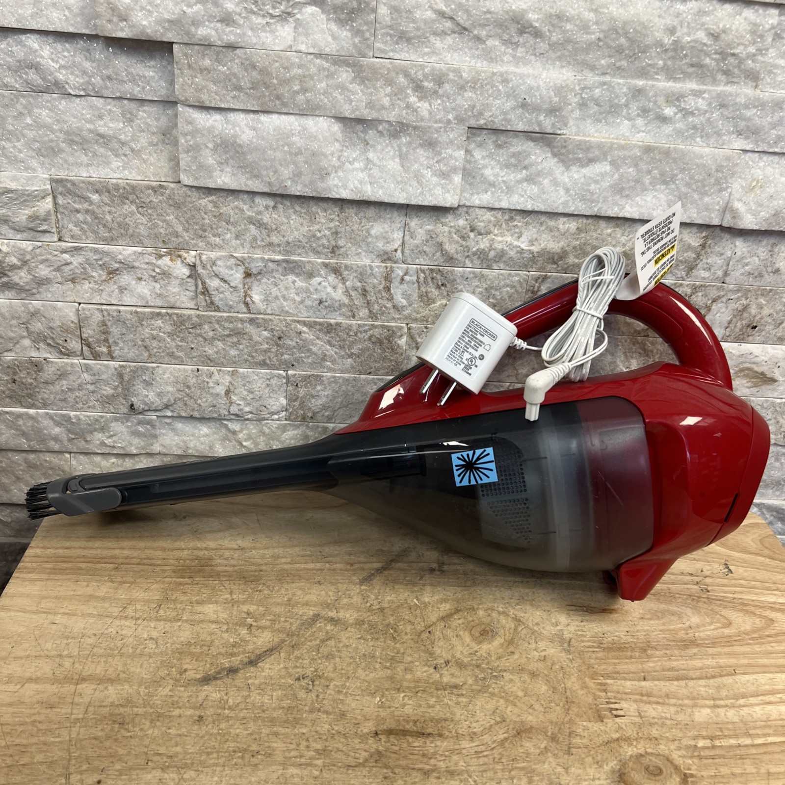 Black+Decker Dustbuster Hand Vacuum With Charger HLVA320J26 – Used